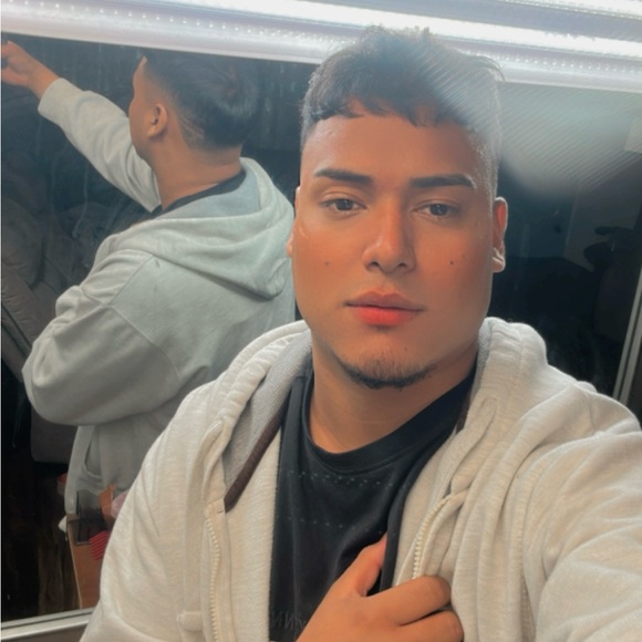 Meet your Posher, Carlos manuel - Picture 1 of 1